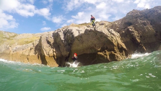  Incrível experiência de coasteeridade em Oxwich 